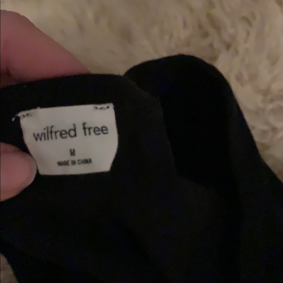 Aritzia Black Crop T-Shirt - Picture 3 of 3